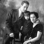 С родителями, 1930 год